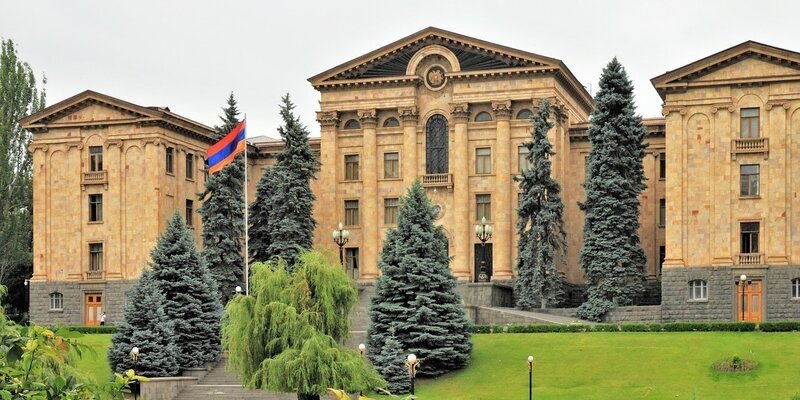 Армянское правительство считает, что визит Зеленского может стать основой для открытия еще одного фронта против России