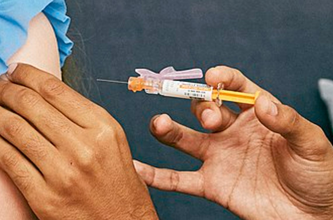 В ВОЗ срочно призвали вакцинироваться из-за угрозы COVID-19 и гриппа