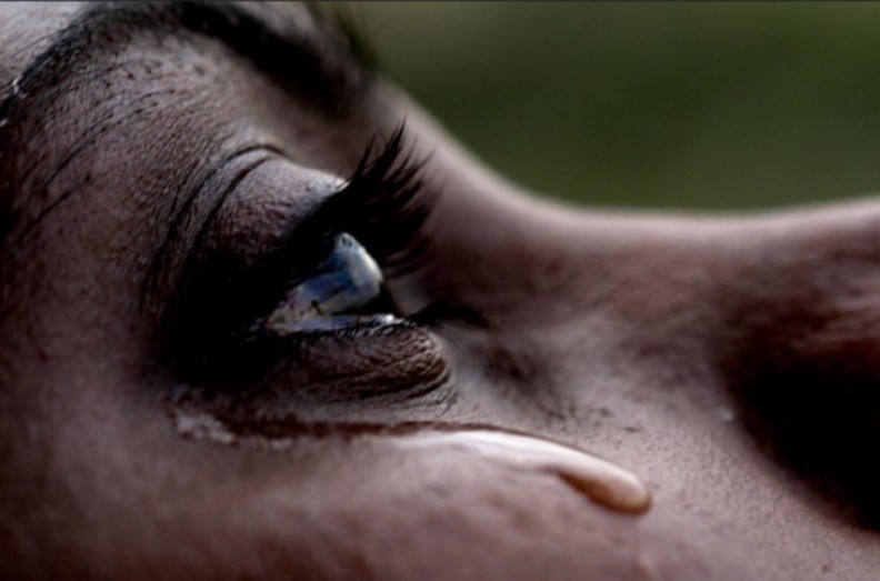 Ученые выяснили, что запах женских слез снижает агрессивное поведение мужчин