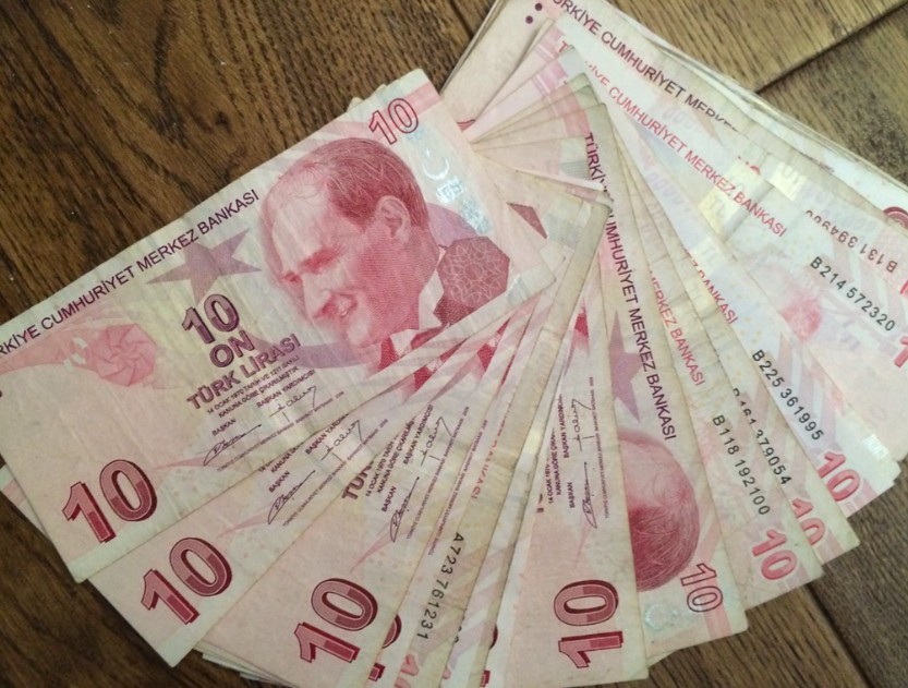 Эксперт Никитина рекомендует использовать наличные деньги в Турции
