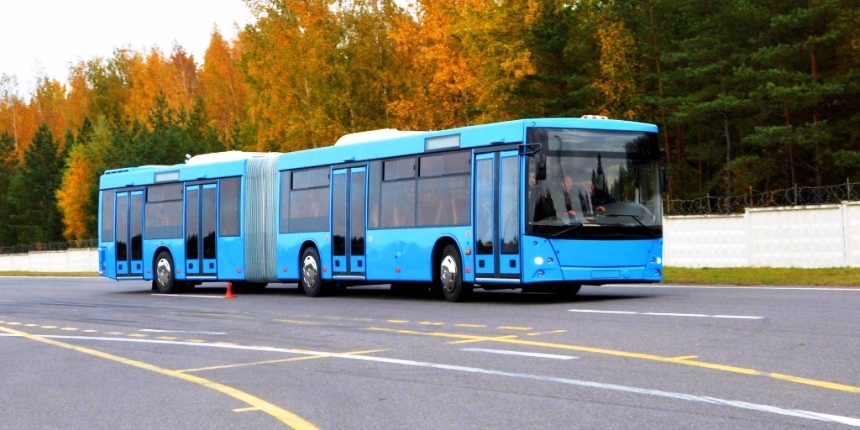 Как на Эверест: неудобства новых автобусов возмущают петербуржцев
