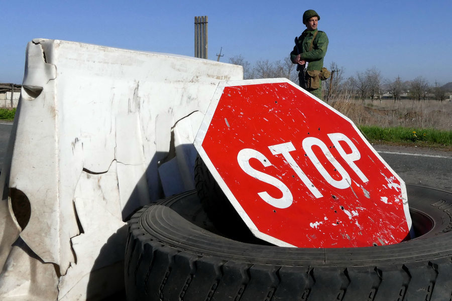 Жены мобилизованных украинцев перекрыли дорогу во время митинга