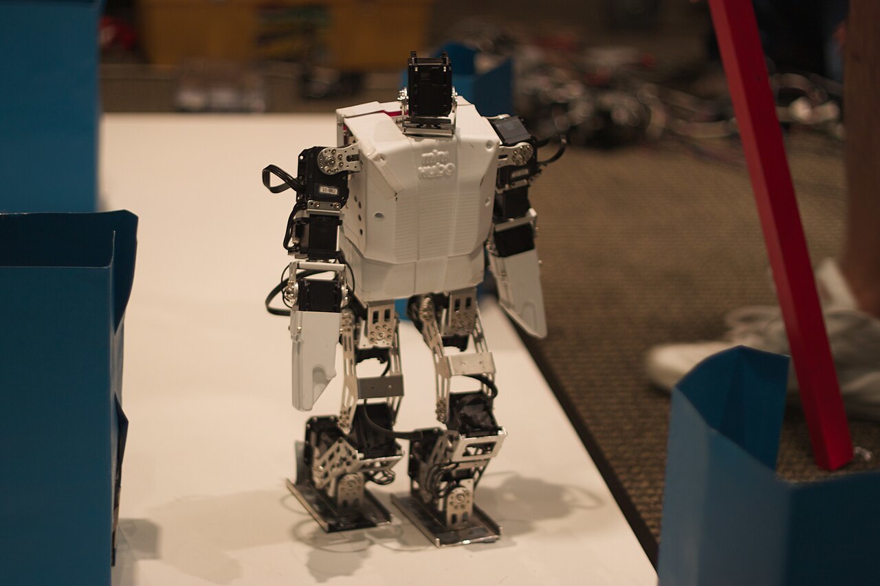 Ученые из Вашингтона разработали мини-робота, способного передвигаться по поверхности воды