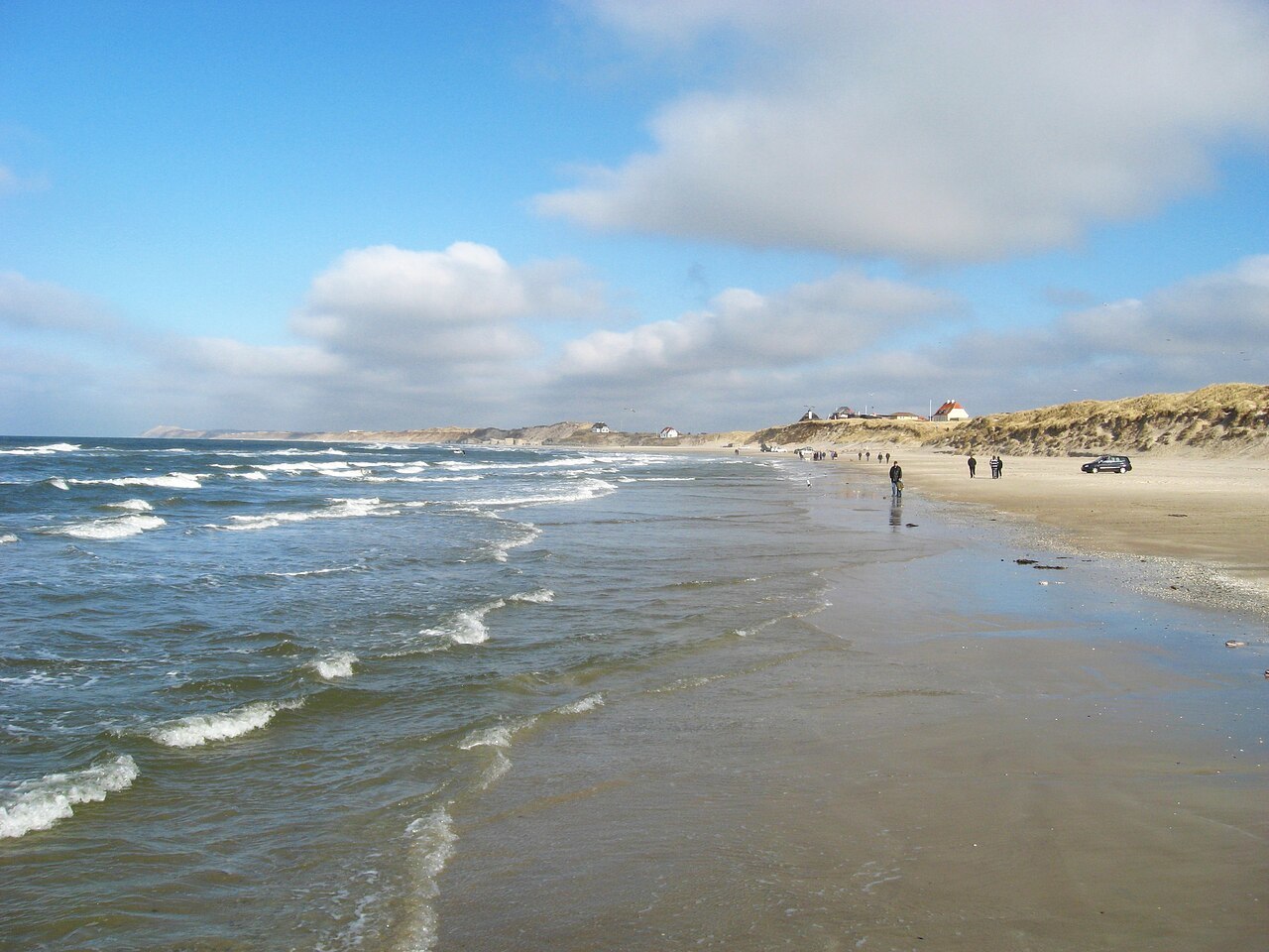 Тысячи ботинок оказались выброшены на пляжи северной части Дании