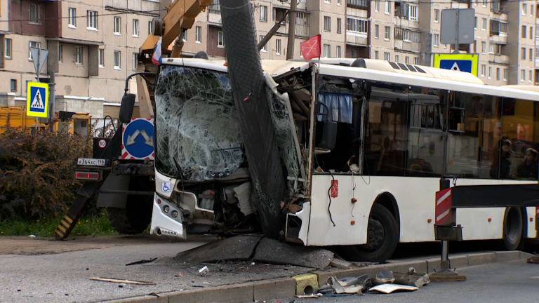 Пассажиры петербургских автобусов считают езду в общественном транспорте 