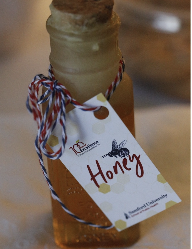 Врач Орфанова: мед содержит бор, который снижает уровень женских гормонов