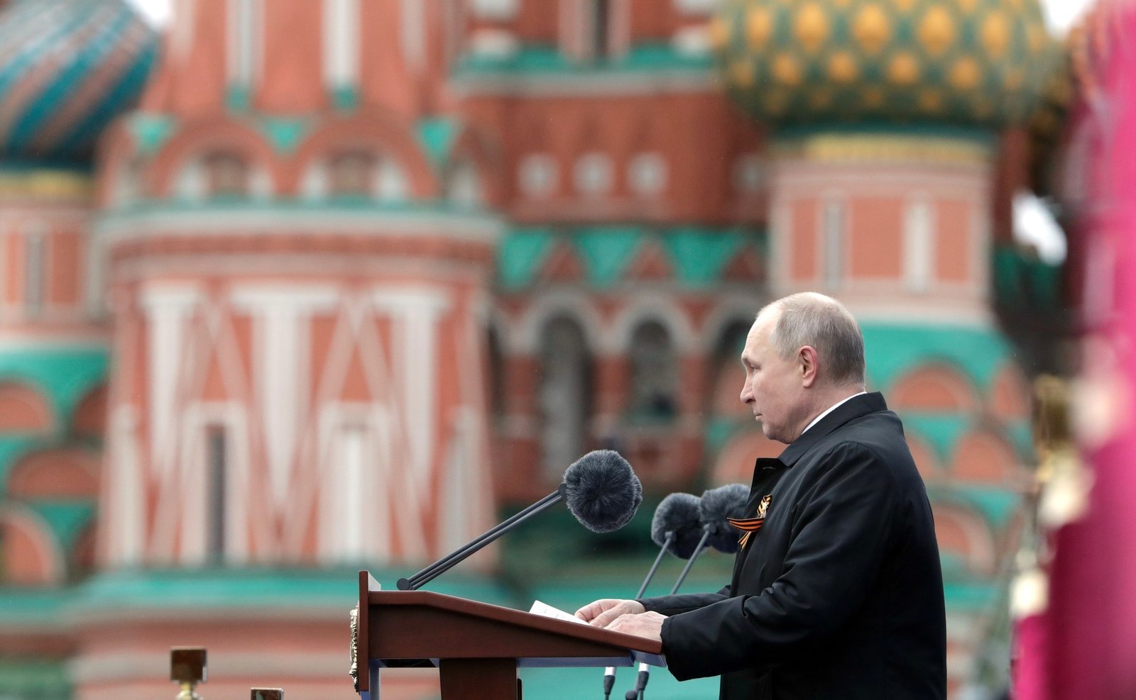 Путин: На Украину работает весь Запад, чтобы ослабить Россию