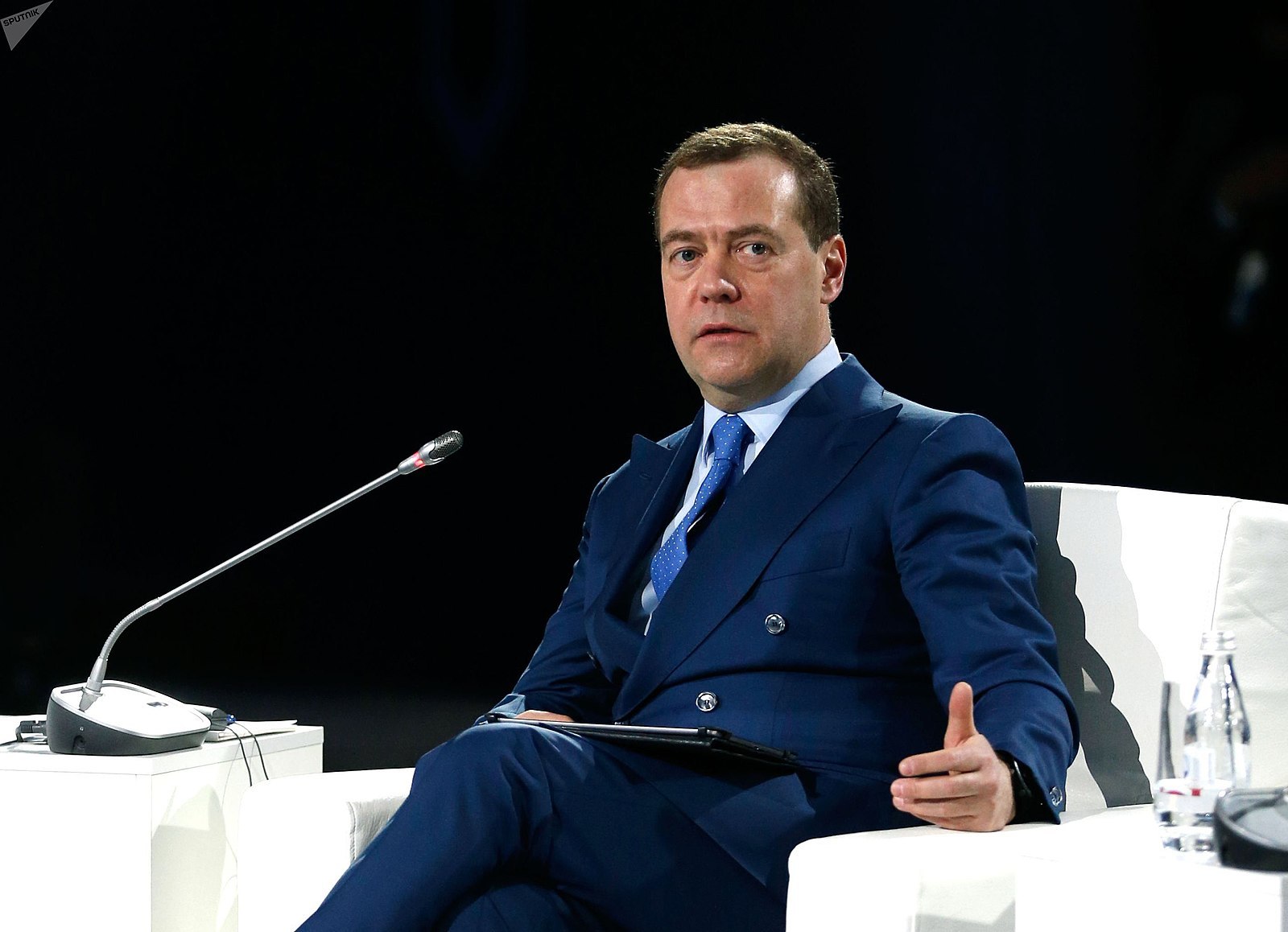Медведев в своей статье назвал современную Украину 