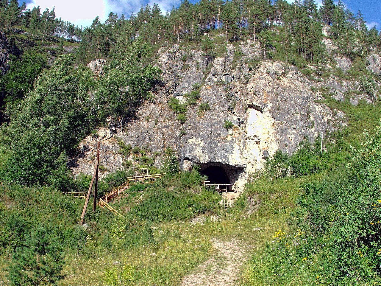 В Денисовой пещере обнаружена диадема возрастом более 40 тысяч лет