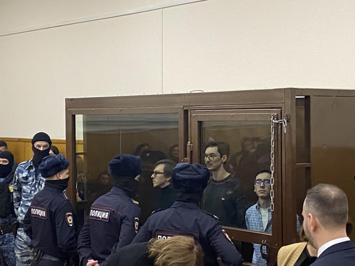 Экс-журналистов Собчак приговорили к 7 и 7,5 годам лишения свободы за вымогательство у Чемезова