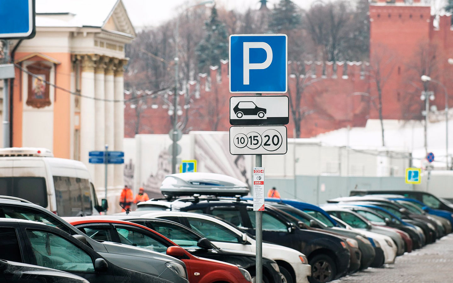 В честь 8 марта почти все парковки Москвы будут бесплатны, сообщил Сергей Собянин