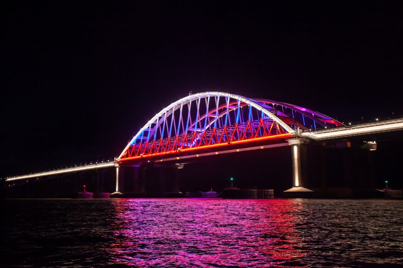 Очереди на подъездах к Крымскому мосту ликвидировали