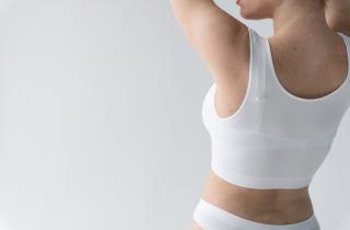 Врачи назвали основные причины появления жира под мышками и способы его убрать дома