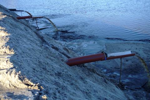 В Челябинске выявили новый сброс нефтепродуктов в Миасс