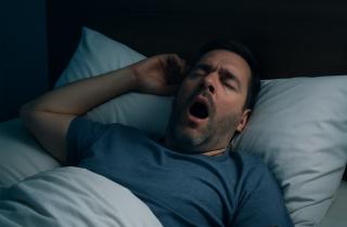 Врач Мухамадьяров назвал причины храпа и различия между его формами