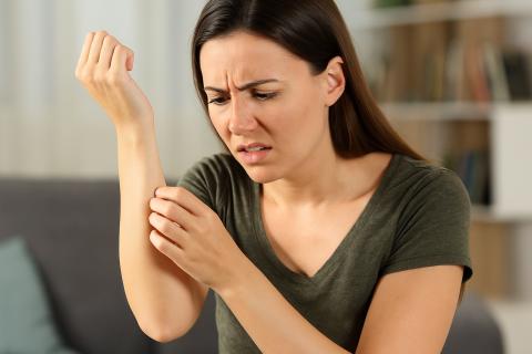 Псориаз может проявиться внезапно даже после периода ремиссии — врач Сафонова