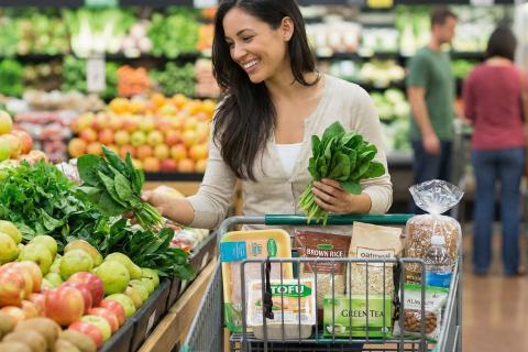 В продуктовых магазинах планируют создать уголки здорового питания — ТАСС