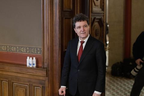 Самолёт президента Румынии застрял в Париже из-за сильного снегопада — Digi24