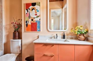 Лак для ногтей в ванной быстрее густеет и комкуется — дерматолог Гохара