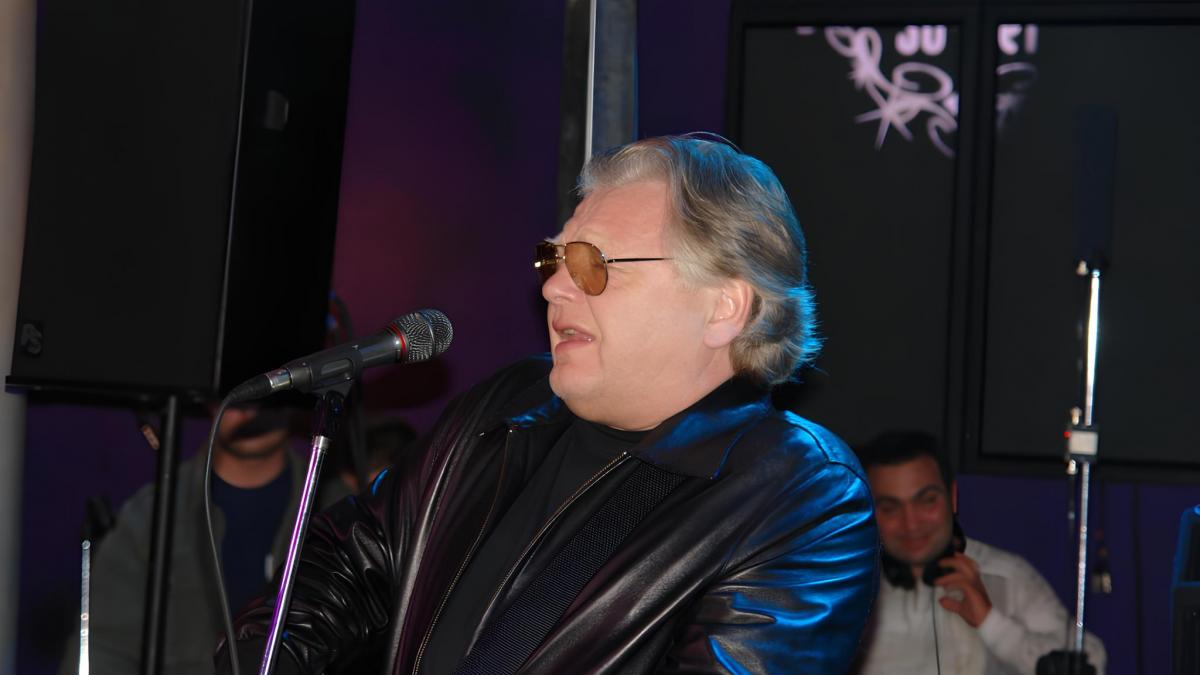 Юрий Антонов