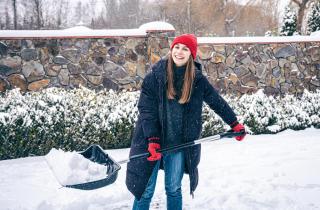 Масляная плёнка на лопате помогает снегу быстрее соскальзывать — Бриджитт Эрли, автор