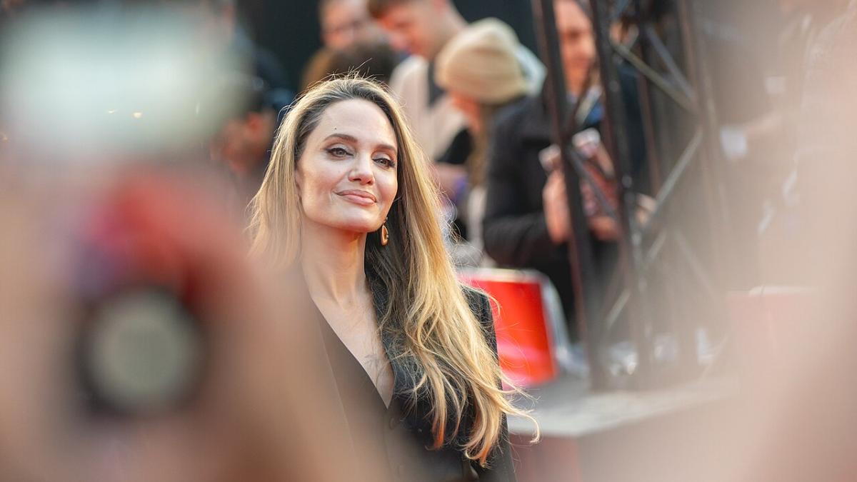 Анджелина Джоли