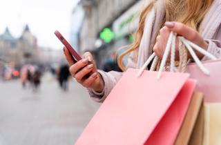Рост импульсивных покупок связали с тревожностью психотерапевты