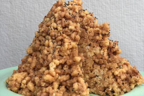 Десерт шишки с миндалём и фундуком сохраняет форму после охлаждения — повар