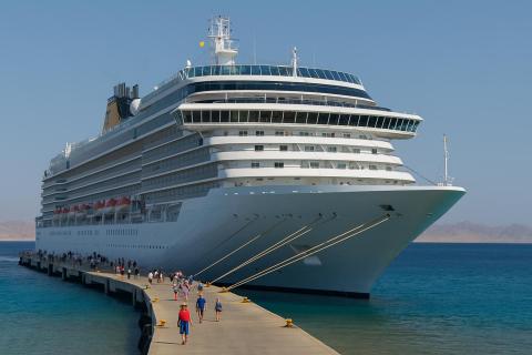 Круизный лайнер  Круизный лайнер