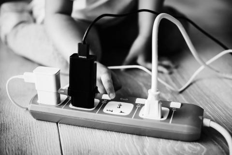 Режим ожидания заставляет технику потреблять электричество круглые сутки — Real Simple