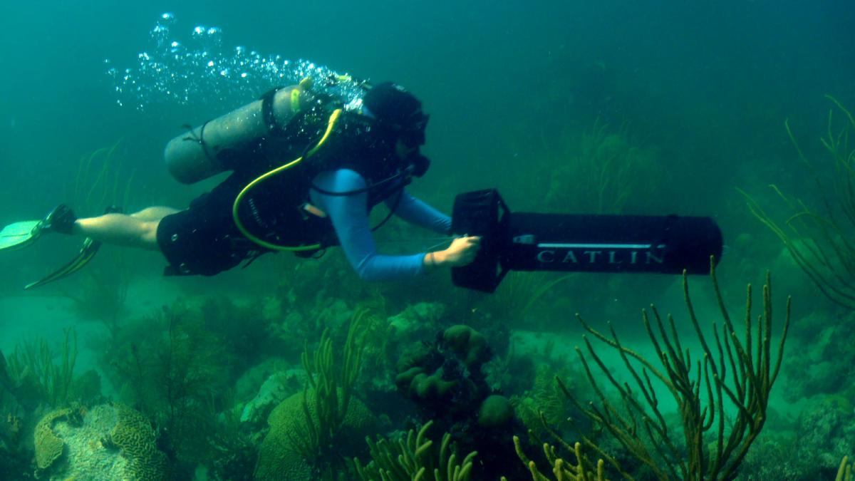 Training on Catlin Seaview's underwater scooter Training on Catlin Seaview's underwater scooter