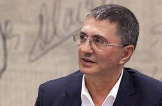 Влияние строгих протоколов на безопасность лечения подчеркнул Мясников