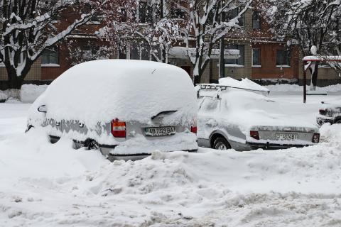 Автоинструктор: метод раскачки помогает выехать из снега без посторонней помощи
