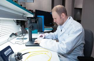 Нанокристаллы перовскита в стекле впервые показали спиновый шум — СПбГУ