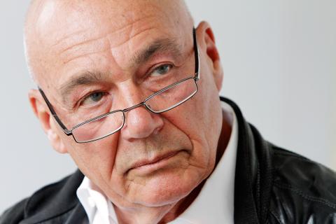 Познер заявил, что ИИ не сможет заменить телеведущих из-за отсутствия эмоций