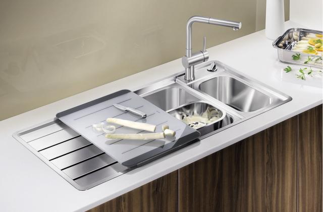 Лимонная кислота растворяет следы жёсткой воды на раковине — клинеры