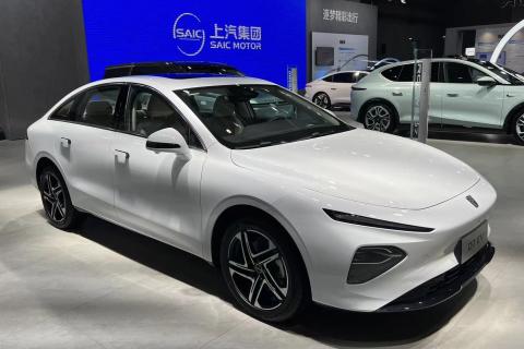 Йозеф Кабан разработал первый серийный китайский автомобиль — гибридный Roewe M7 DMH