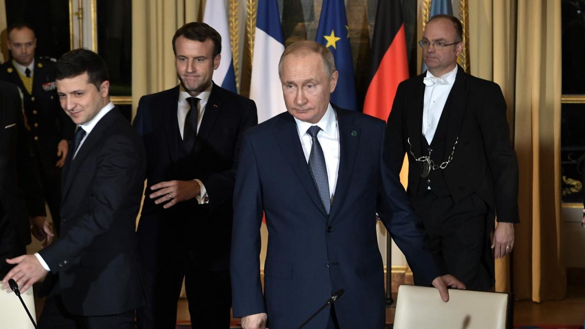 Владимир Зеленский, Эммануэль Макрон и Владимир Путин Владимир Зеленский, Эммануэль Макрон и Владимир Путин