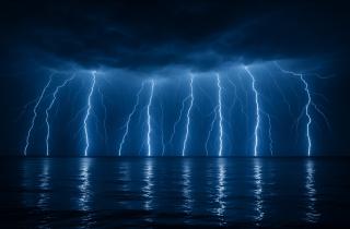 Учёные фиксируют микроразряды, напоминающие зарождение молнии — Андреа Штёлльнер