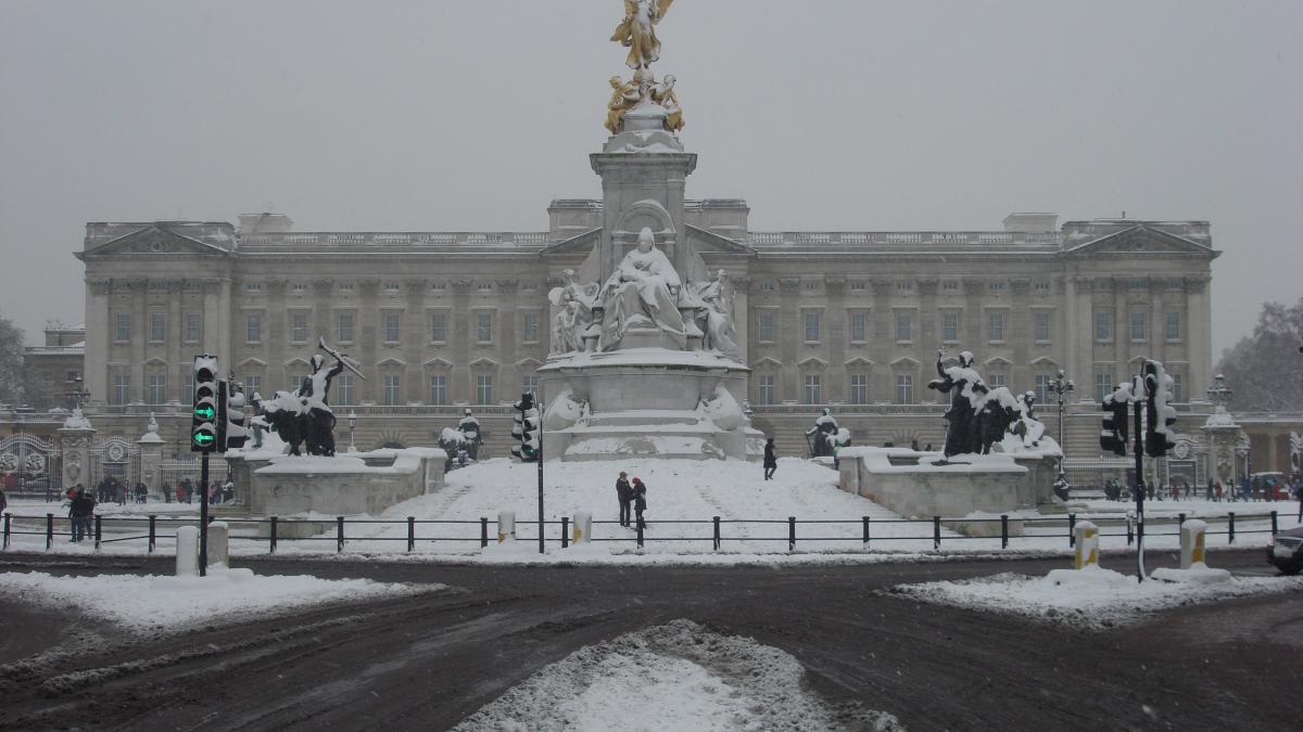 Buckingham Palace in snow 2 Buckingham Palace in snow 2