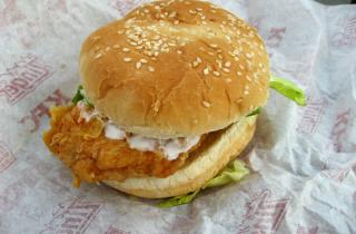 Домашний куриный сэндвич получается как в ресторане — всё решает один приём