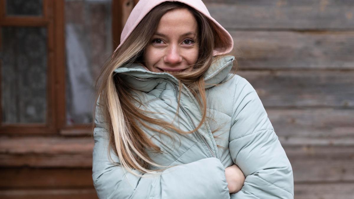 Девушка в зимней куртке Девушка в зимней куртке