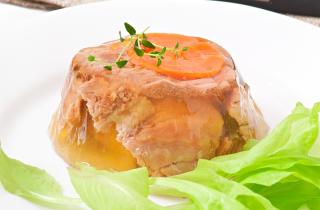 Заливное из грибов готовится с шампиньонами — повар