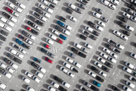 Автостат: 15 моделей заняли 54% рынка новых автомобилей в России в 2025 году