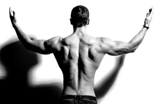 Подтягивания на одной руке: ошибки, последствия и безопасные альтернативы