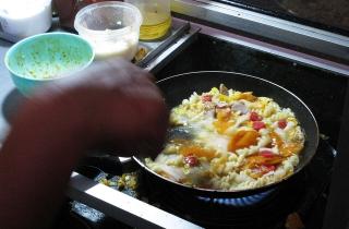 В Бангкоке популяризировали индонезийское острое блюдо себлак — TikTok