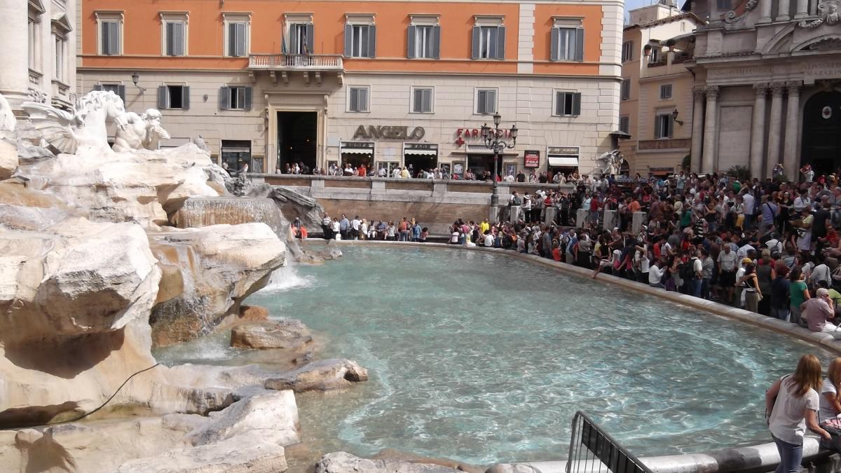 Фонтан Треви в профиль - panoramio