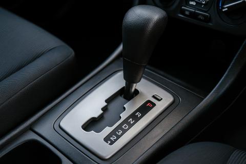 Стоянка с включенной АКПП повреждает фрикционы — автомеханик