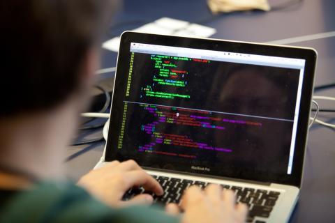 Binarly выявила критические уязвимости в прошивках серверных плат Supermicro