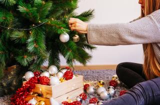 Русский стиль в декоре ёлки делает дом тёплым и уютным — дизайнеры интерьеров